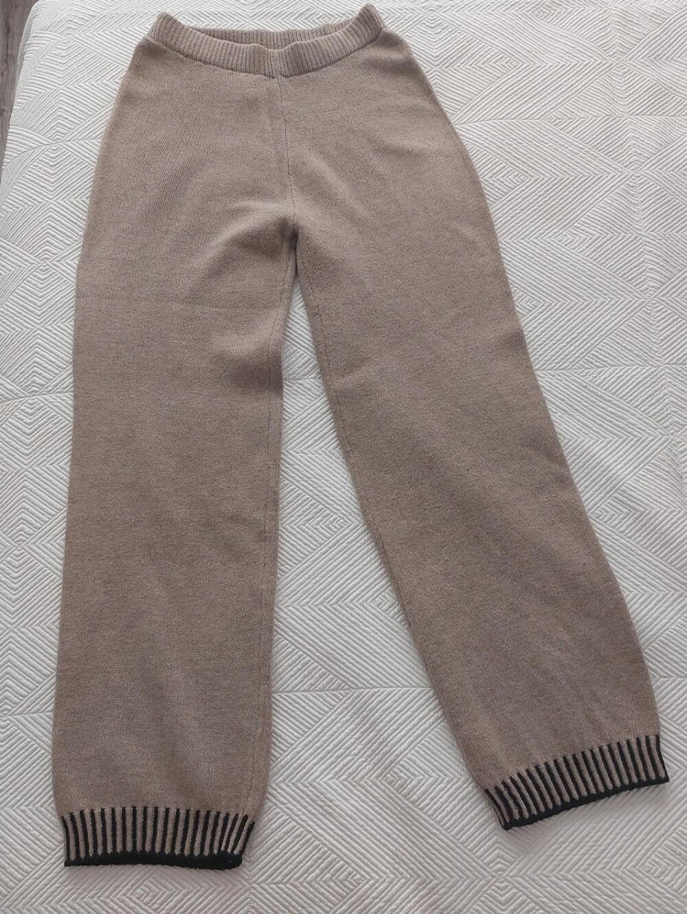 Cozy Wide-Leg Knit Sweatpants in Taupe